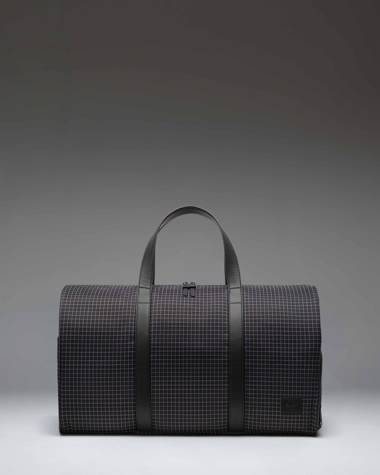 Herschel Novel Duffle bag in Grid - Black.